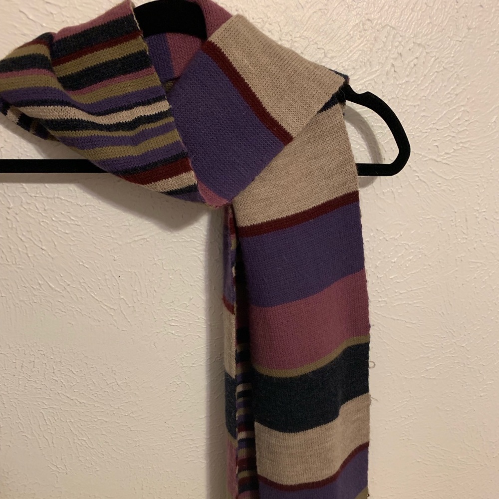 Multi colored flat scarf.